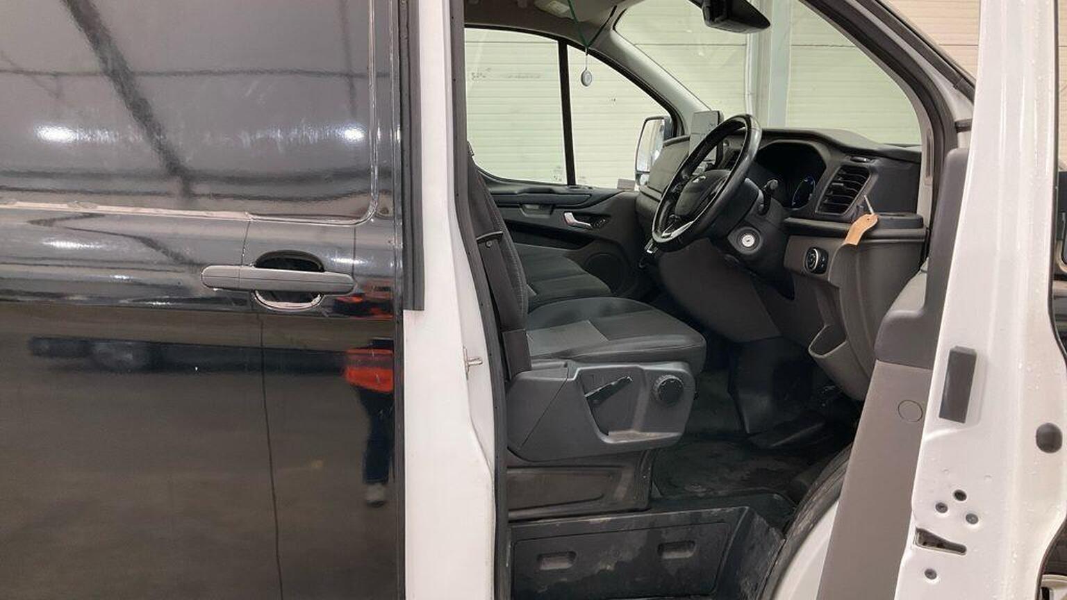 2020 Ford Transit Custom image 12