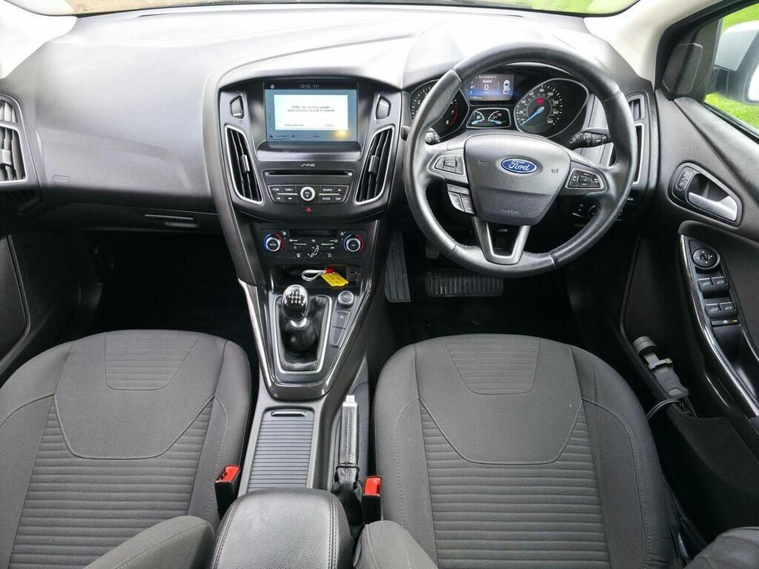 2017 Ford Focus image 29