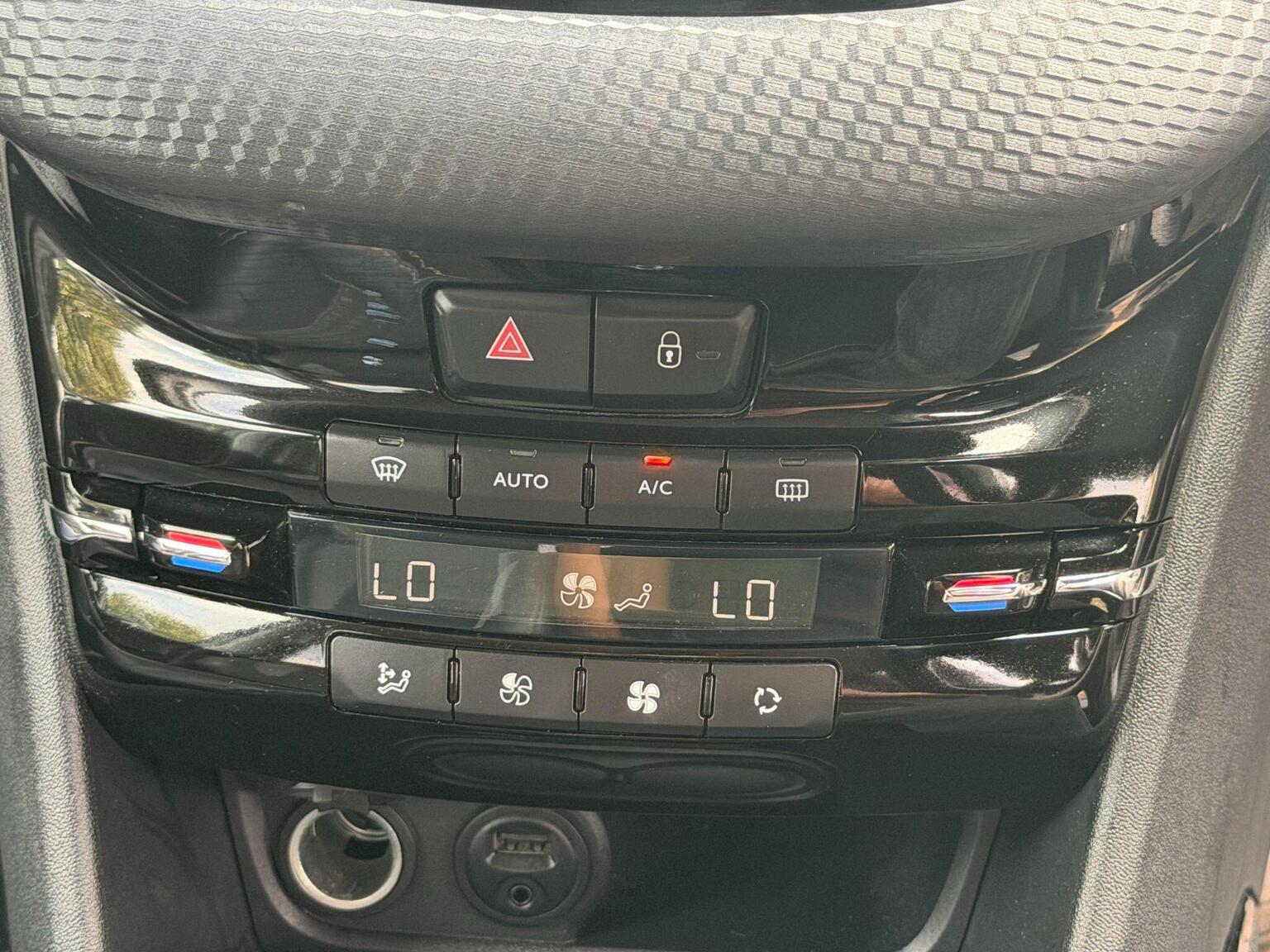2018 Peugeot 2008 image 34