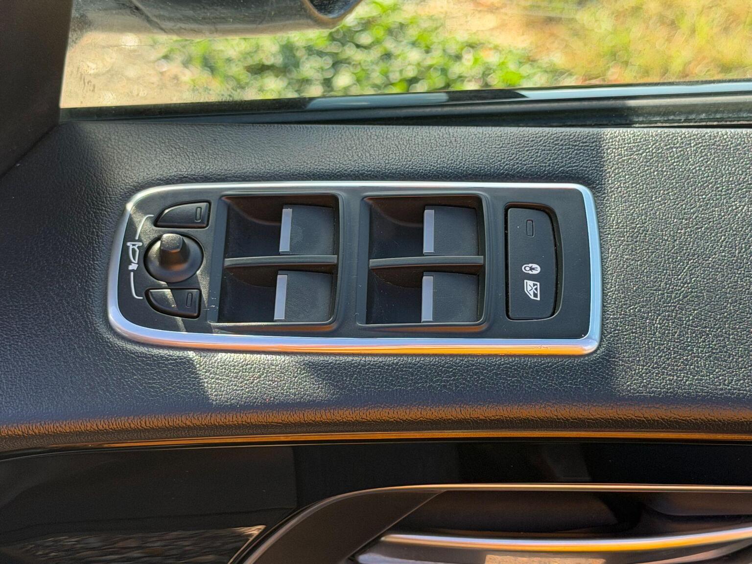2018 Jaguar F-PACE image 34
