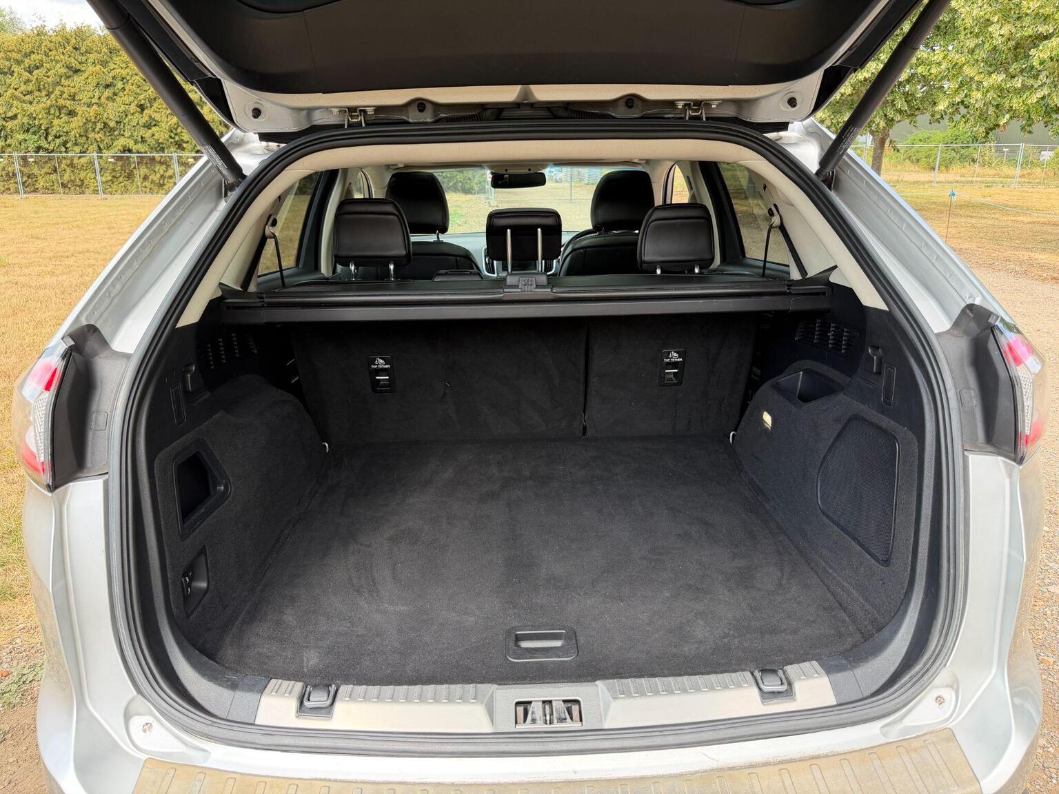 2018 Ford Edge image 56