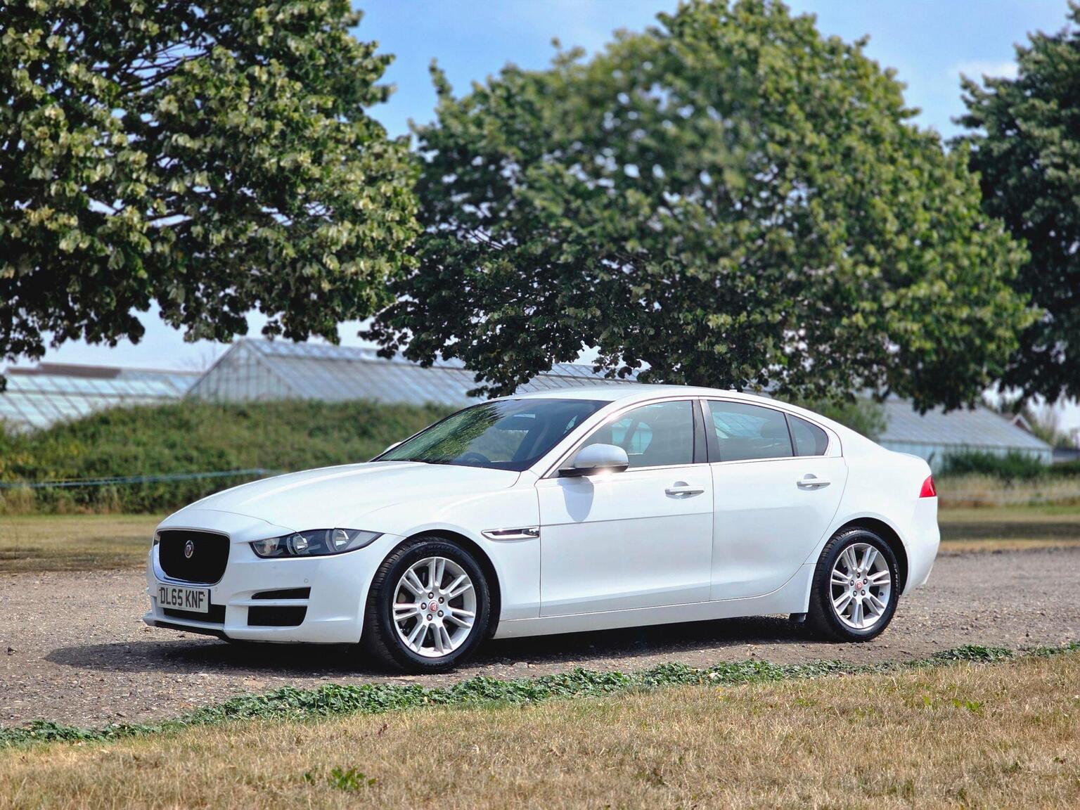 2016 Jaguar XE image 17