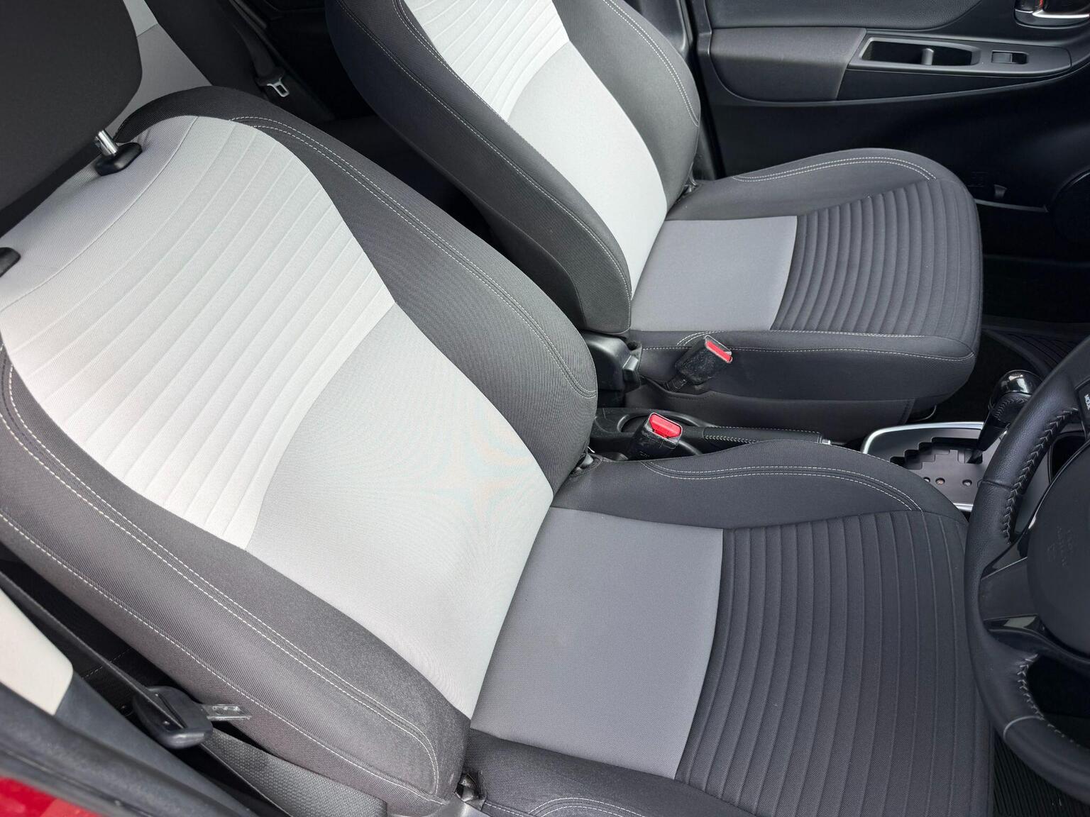 2017 Toyota Yaris image 24