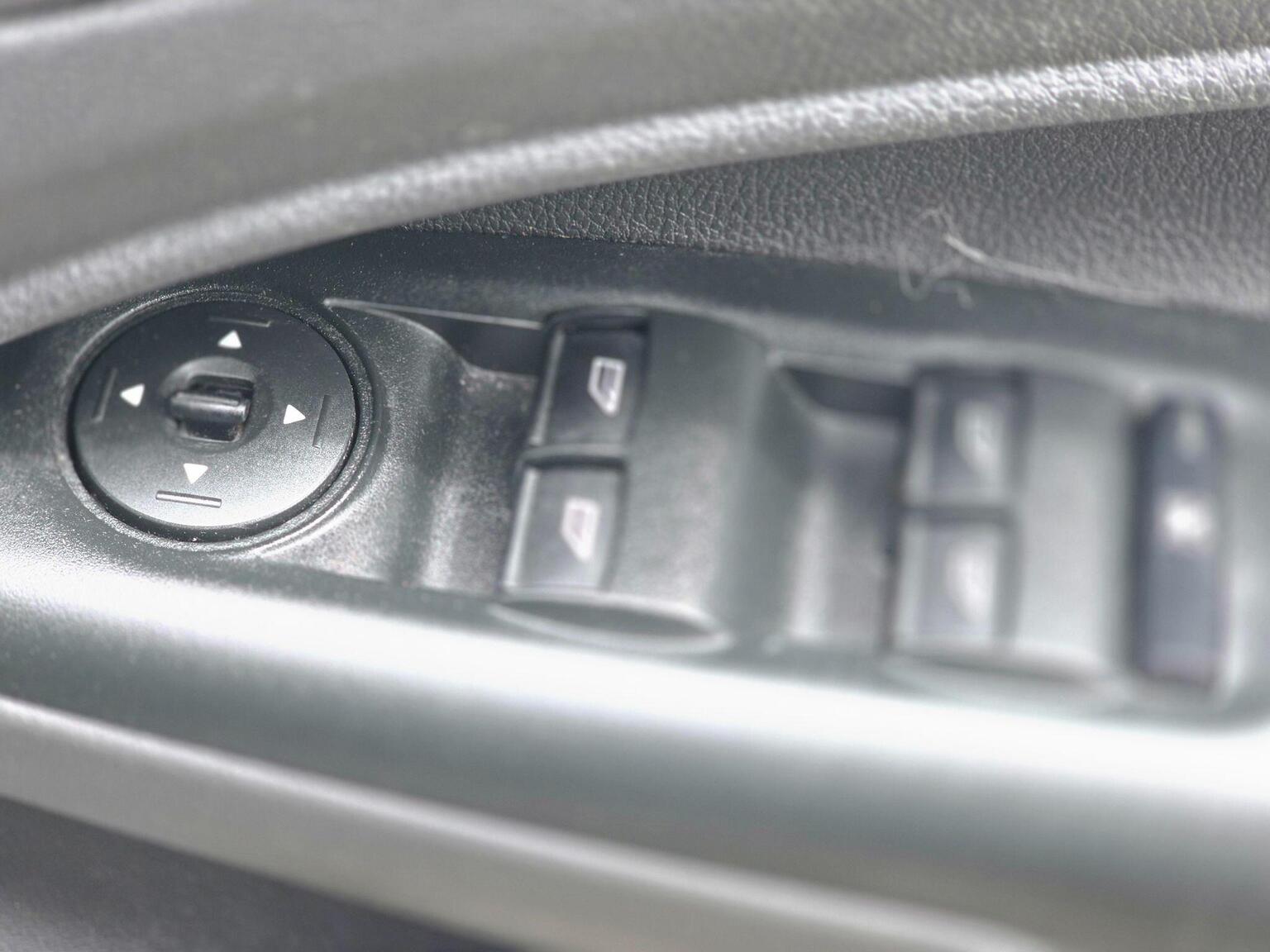 2017 Ford Grand Tourneo Connect image 37
