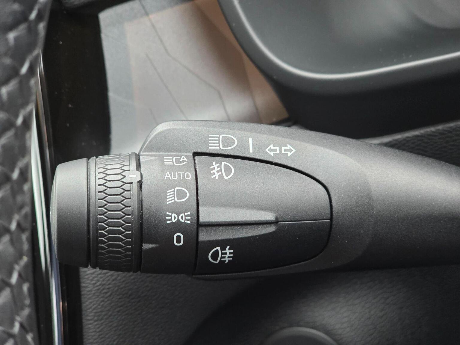 2024 Volvo EX40 image 36