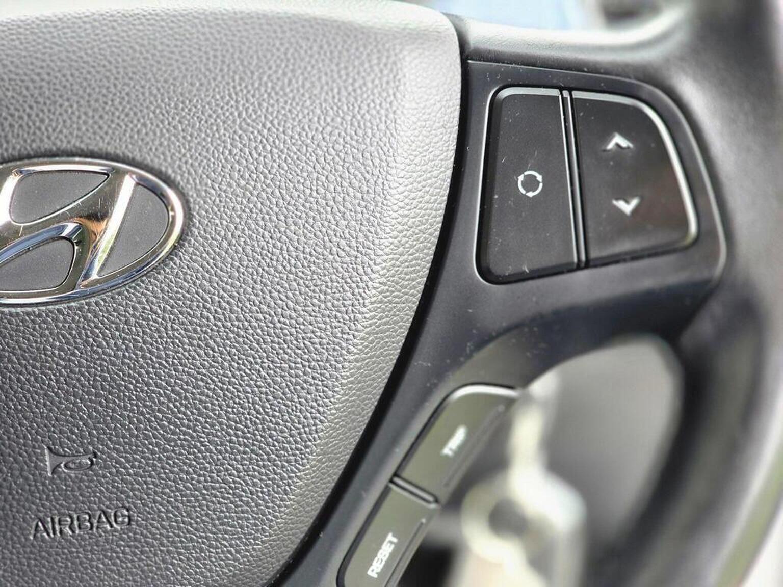 2016 Hyundai i10 image 38