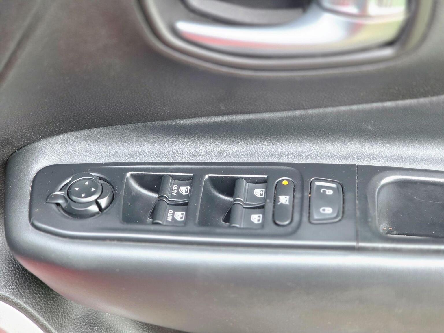 2017 Jeep Renegade image 42