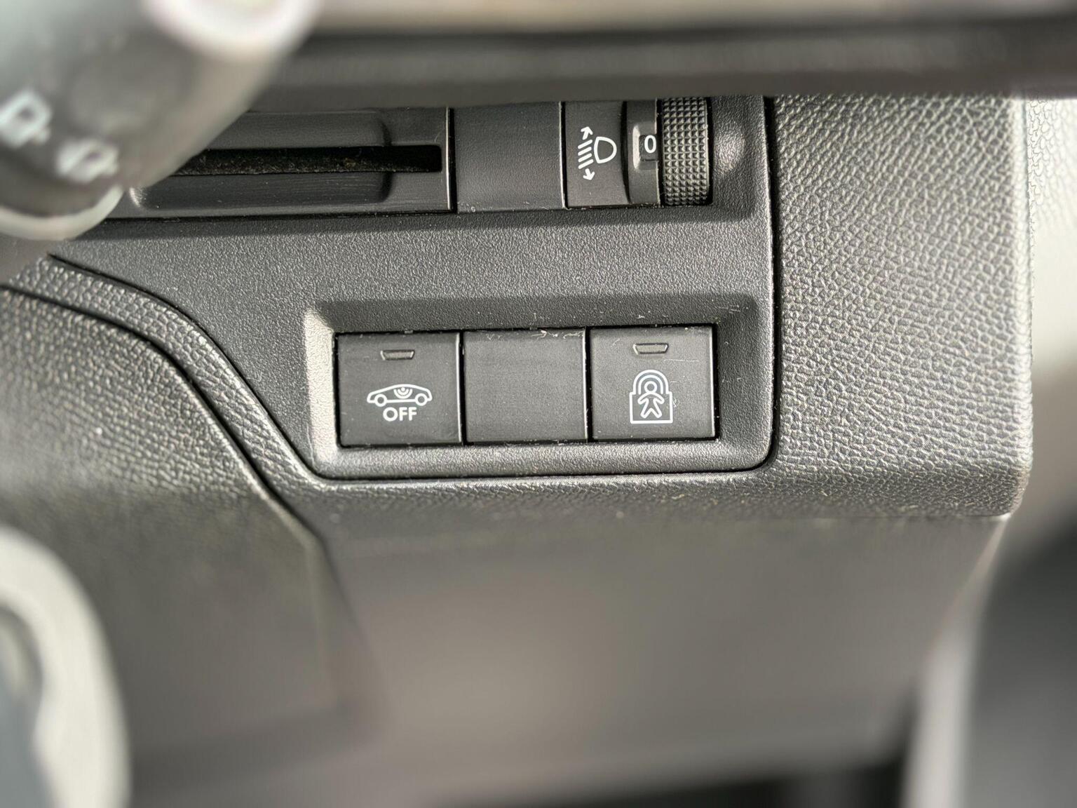 2018 Peugeot 3008 image 35