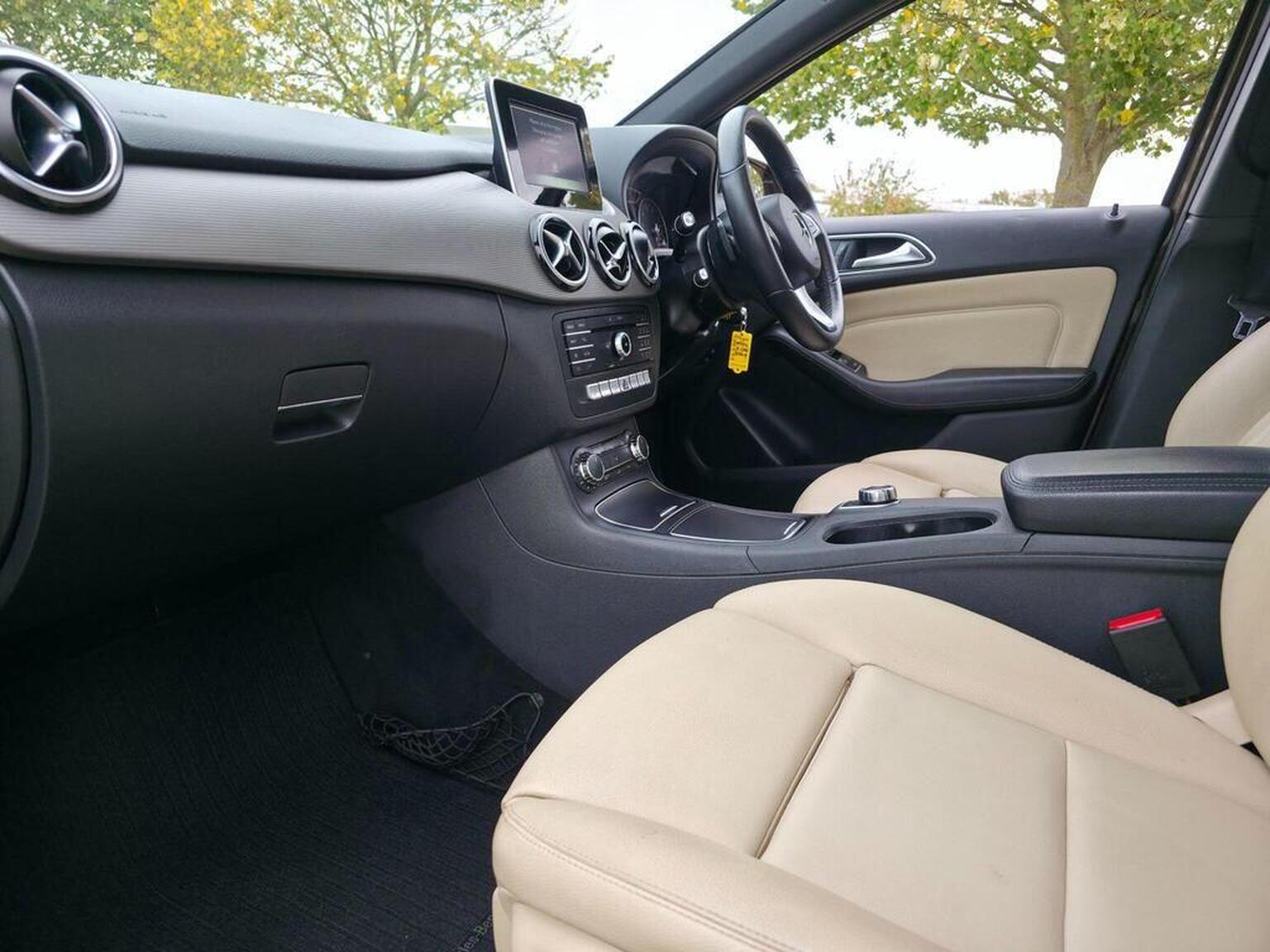 2016 Mercedes-Benz B Class image 25