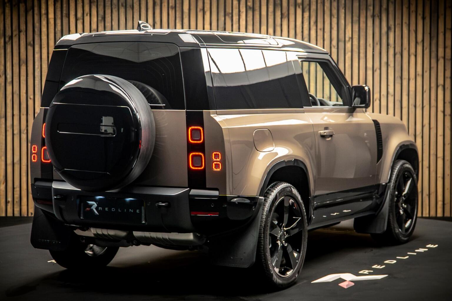 2026 Land Rover Defender 90 X-Dynamic HSE Hard Top — photograph 4