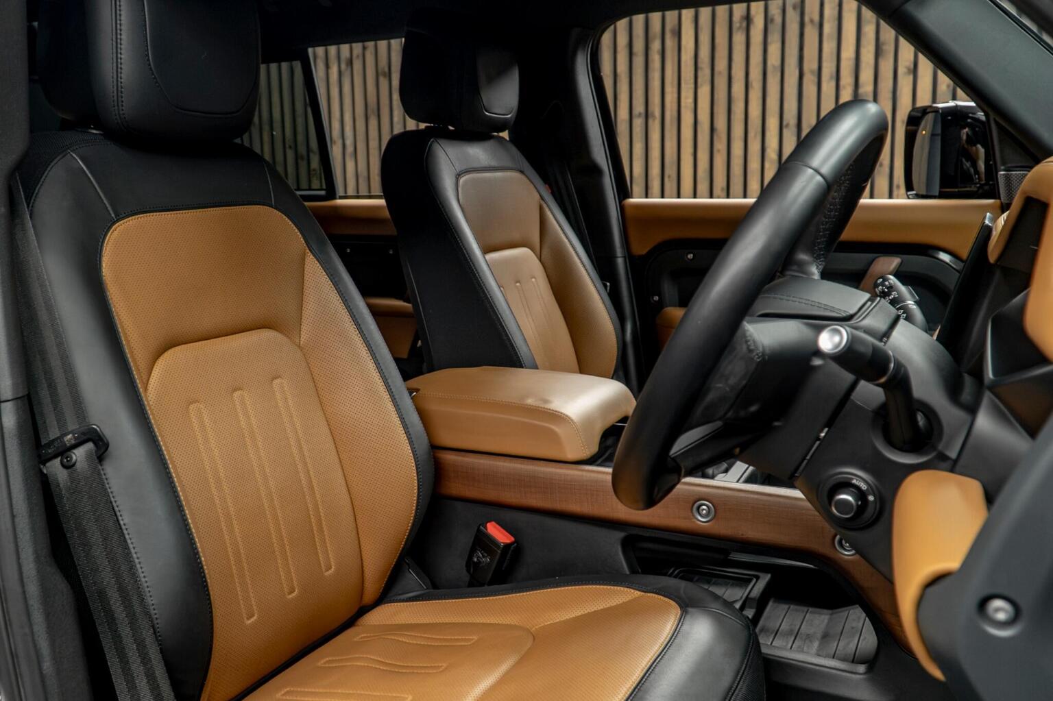 2023 Land Rover Defender 110 P400 MHEV X Auto 4WD — photograph 2