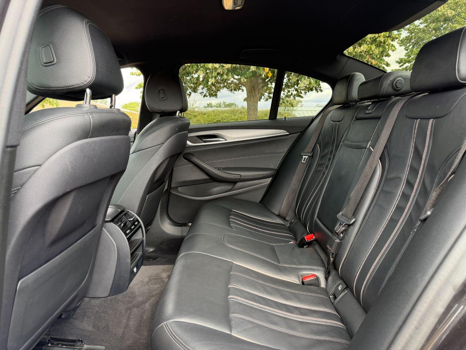2019 BMW 5 Series image 28