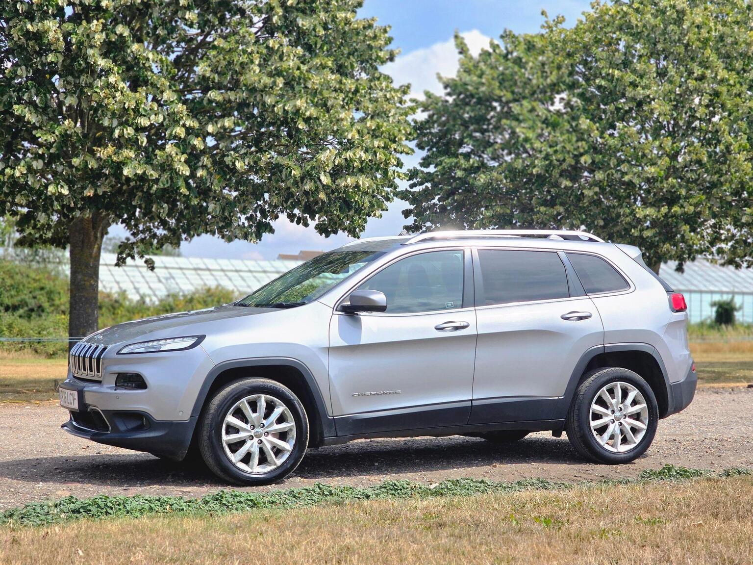 2016 Jeep Cherokee image 16