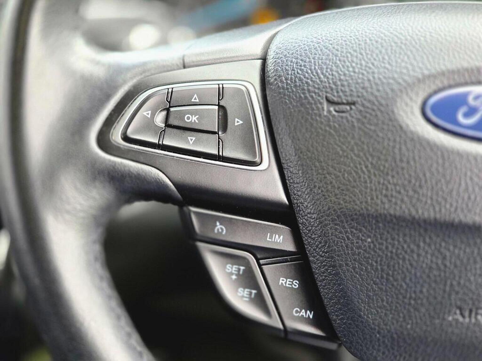 2017 Ford Focus image 37