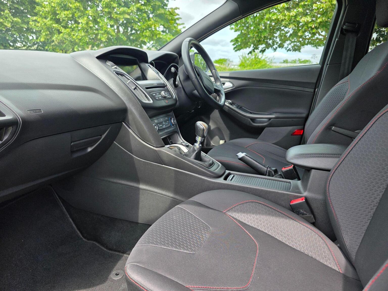2018 Ford Focus image 28