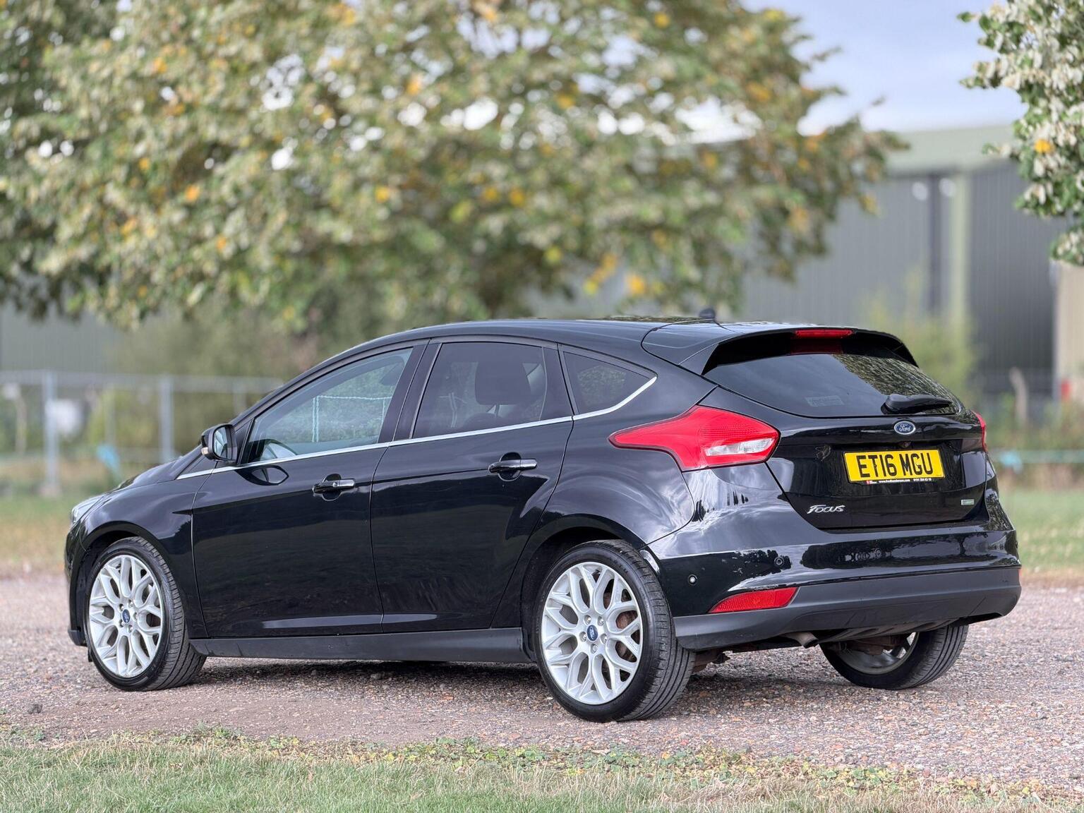 2016 Ford Focus image 12