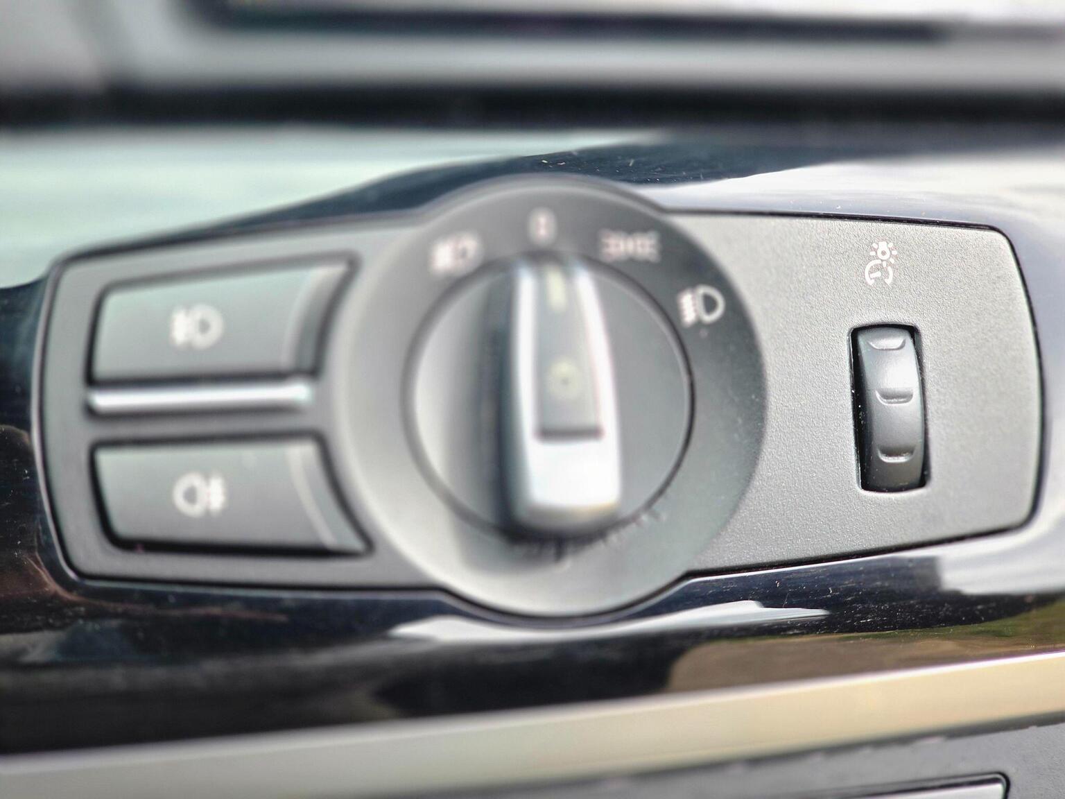 2013 BMW 7 Series image 42