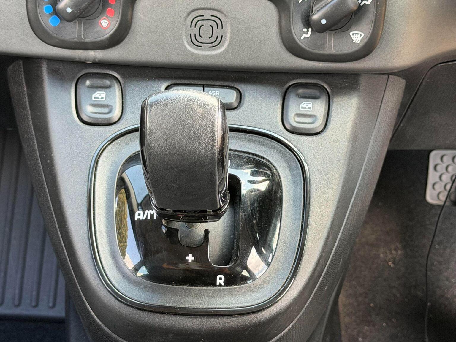 2017 Fiat Panda image 29