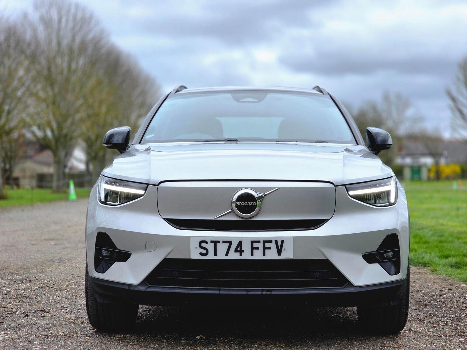 2024 Volvo EX40 image 16