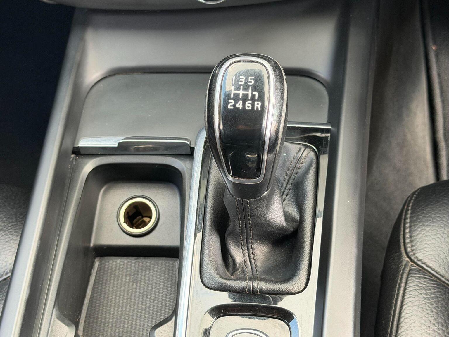 2018 Volvo XC60 image 41