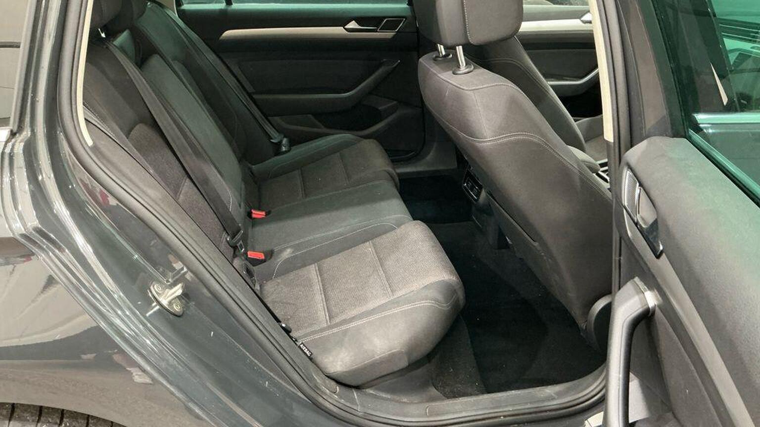 2019 Volkswagen Passat image 13