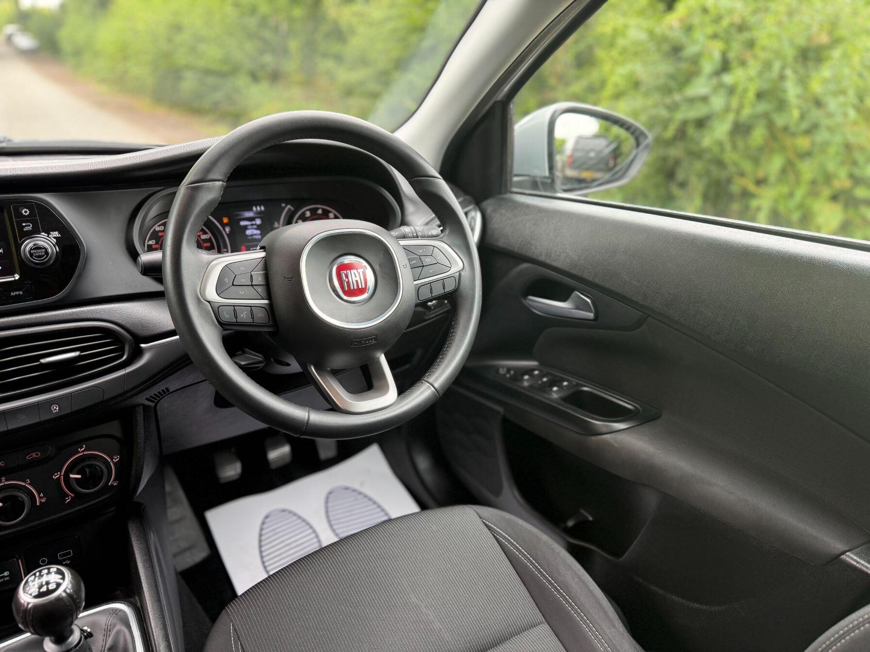 2017 Fiat Tipo thumbnail 16
