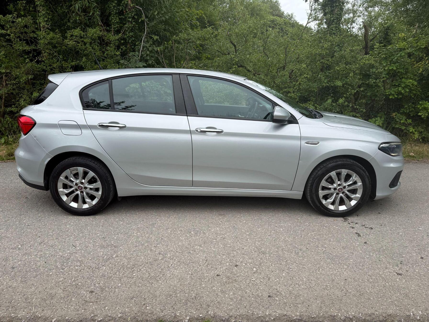 2017 Fiat Tipo thumbnail 3