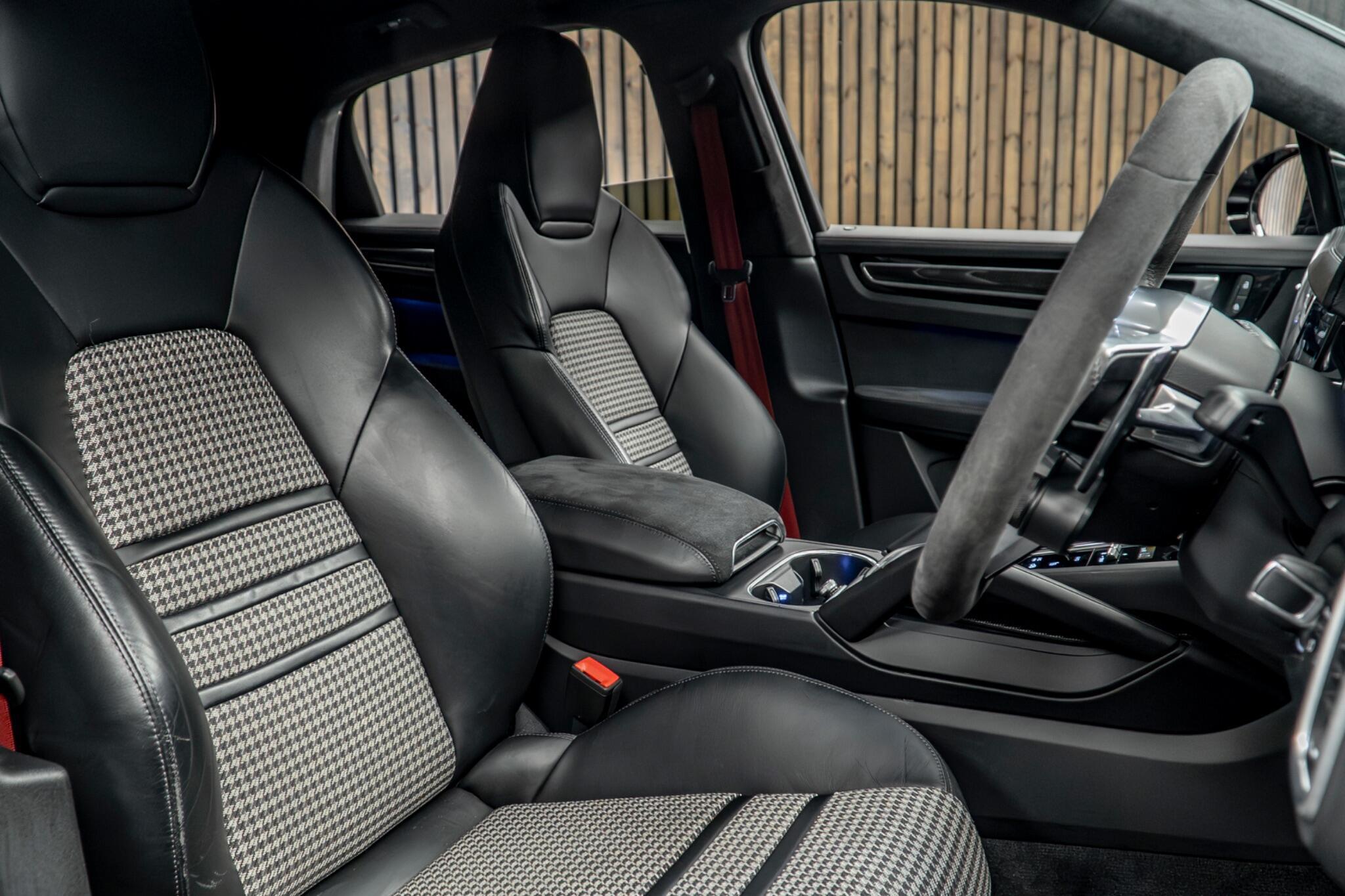Cayenne GTS, photo 1 of 48