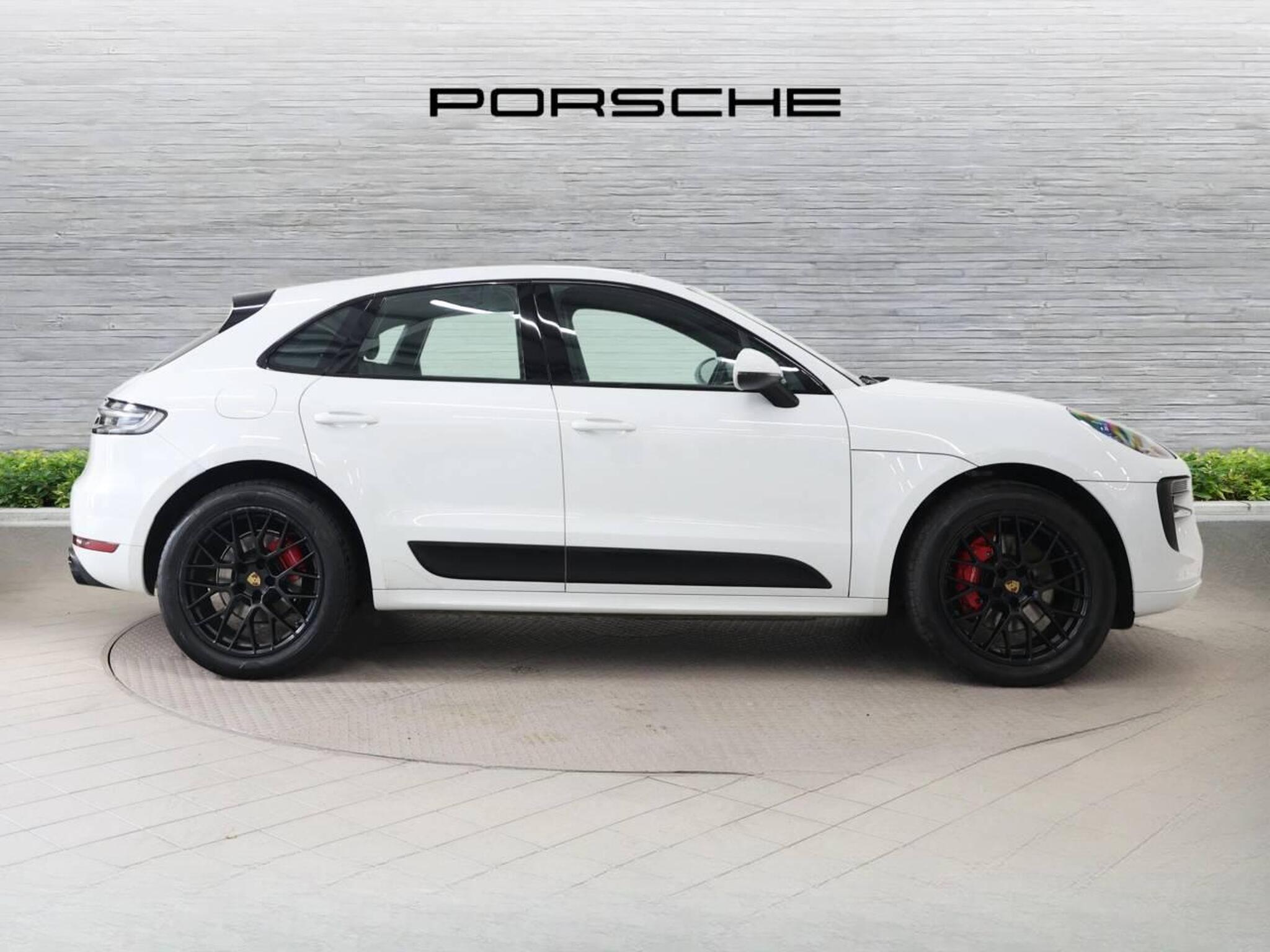 Macan GTS, photo 2 of 54