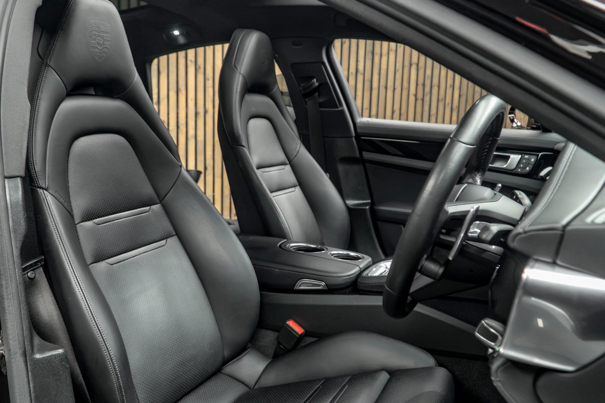 Panamera, photo 1 of 46