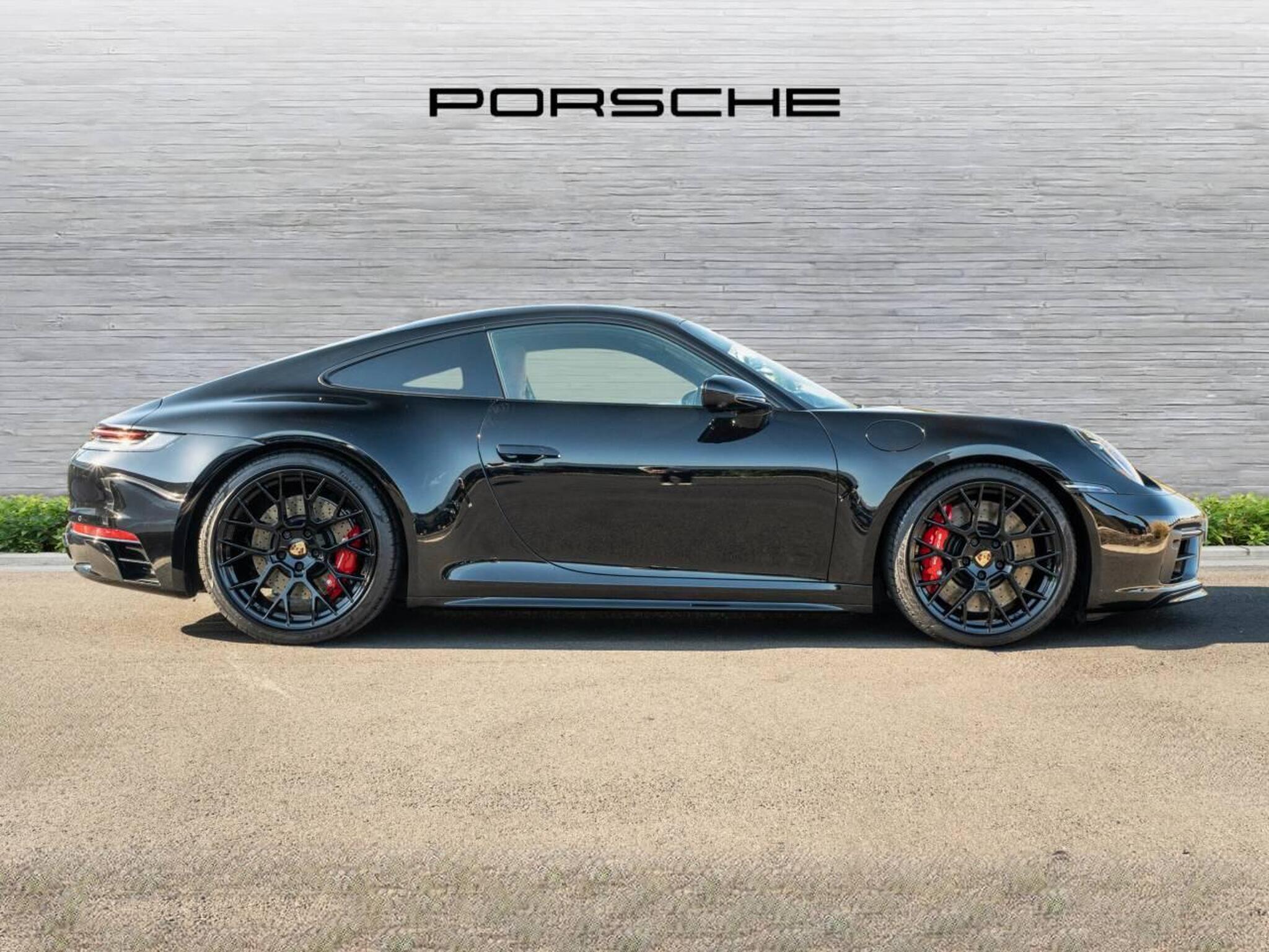 911 Carrera 4 GTS, photo 2 of 43