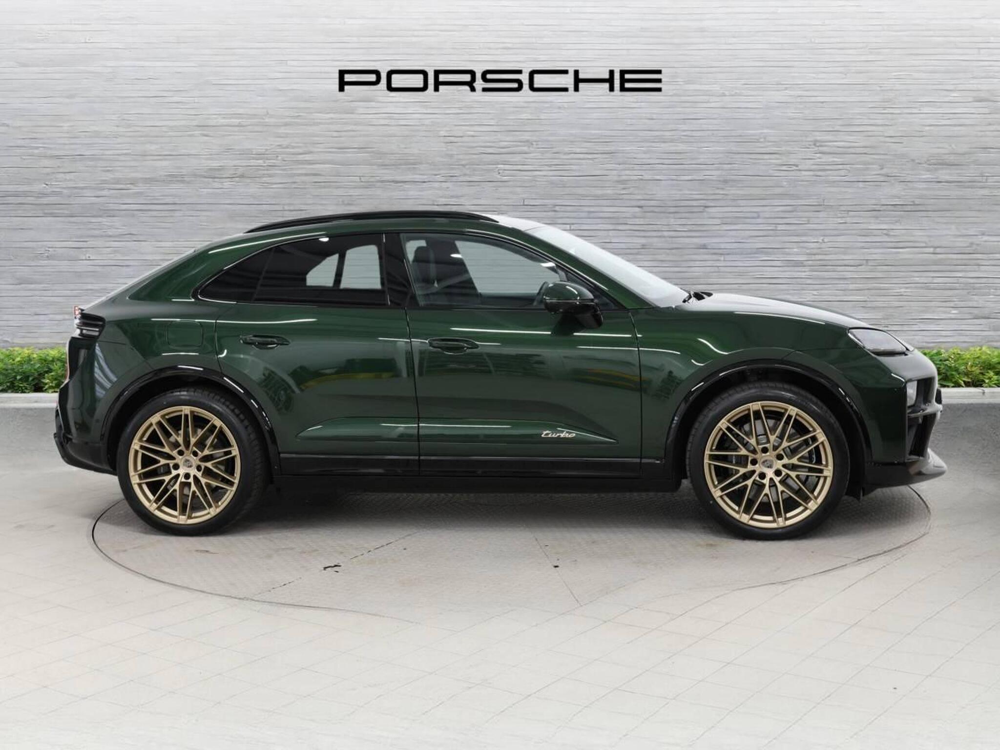 Macan Turbo, photo 2 of 44
