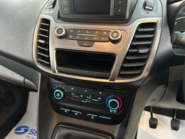 Ford Transit Connect YM22UNX