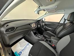 Vauxhall Grandland X DN70HKY