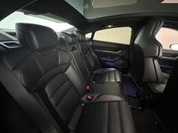 Porsche Taycan YY72RZZ