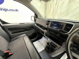 Vauxhall Vivaro DT70GHH
