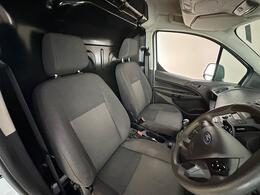 Ford Transit Connect YJ18YCY
