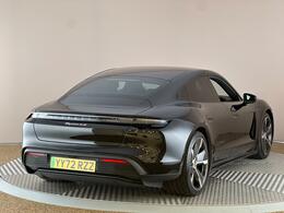 Porsche Taycan YY72RZZ