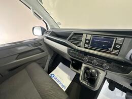 Volkswagen Transporter YR74XZU