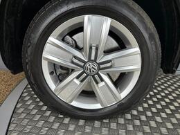 Volkswagen Transporter YR74XZU