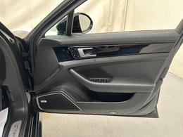 Porsche Panamera LN69UYK