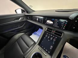 Porsche Taycan YY72RZZ