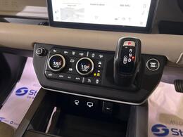Land Rover Defender 110 OY20YDU