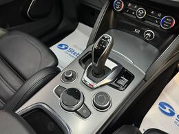 Alfa Romeo Stelvio AO70YYE