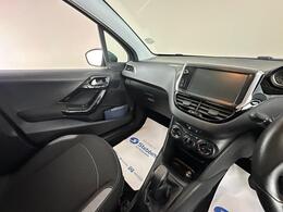 Peugeot 208 GN66YMF