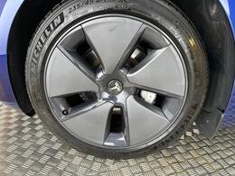 Tesla Model 3 BD72XBZ