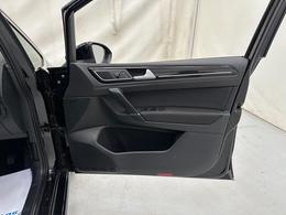 Volkswagen Golf SV LR69XWM