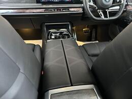 BMW i7 YF73FKE