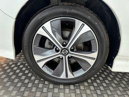 Nissan Leaf ST69WUU