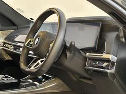 BMW i7 YF73FKE